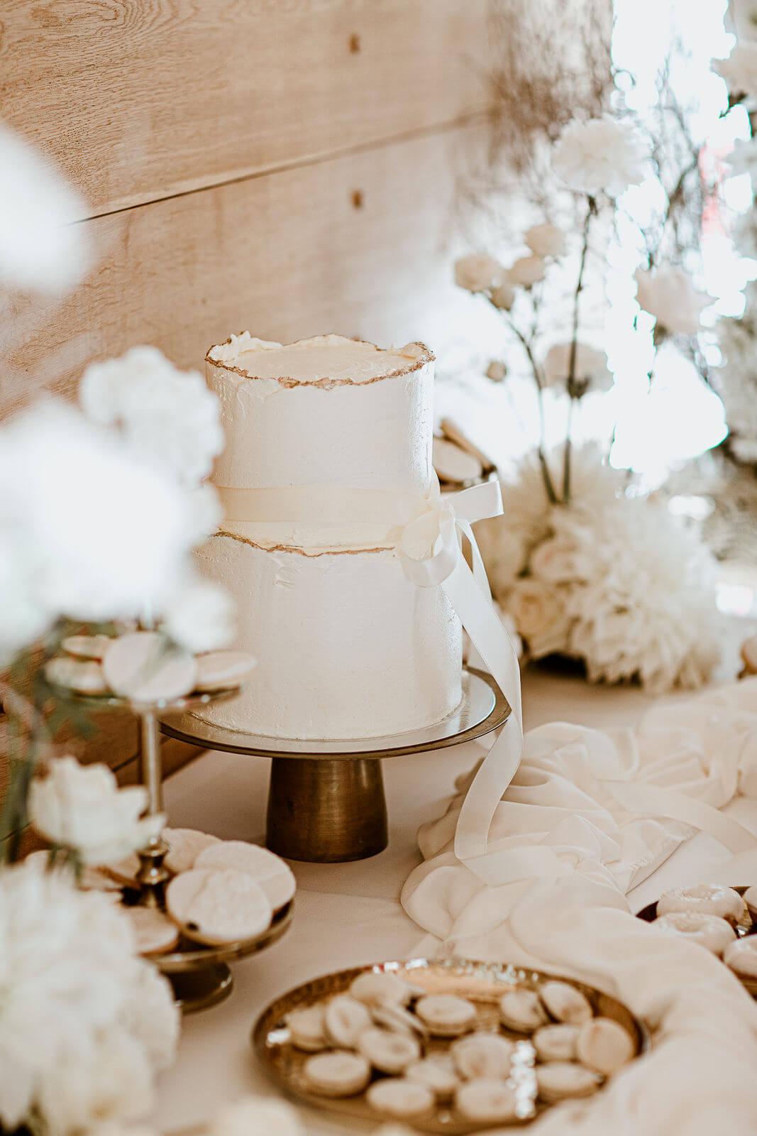 Weiße Hochzeitstorte – gesehen bei frauimmer-herrewig.de