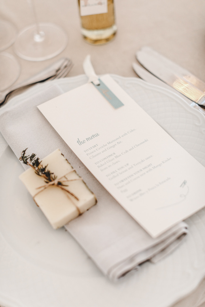 Table Setting White Wedding – gesehen bei frauimmer-herrewig.de