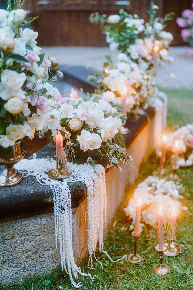 Романтическое свадебное украшение розами - на сайте frauimmer-herrewig.de