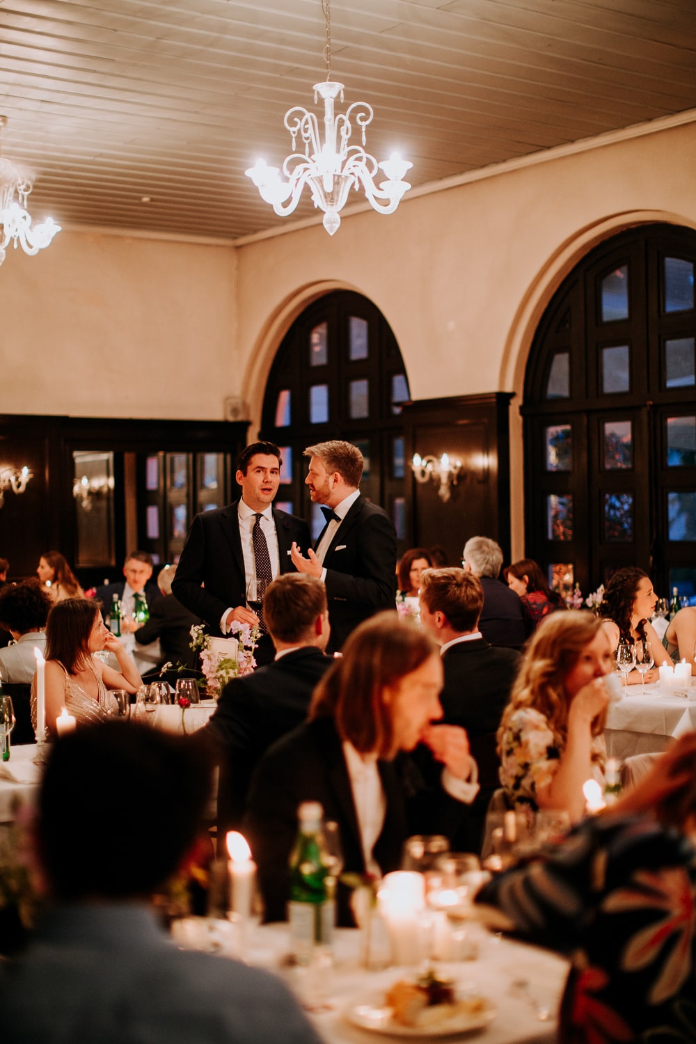 Gäste bei Hochzeitsfeier in Berlin – gesehen bei frauimmer-herrewig.de