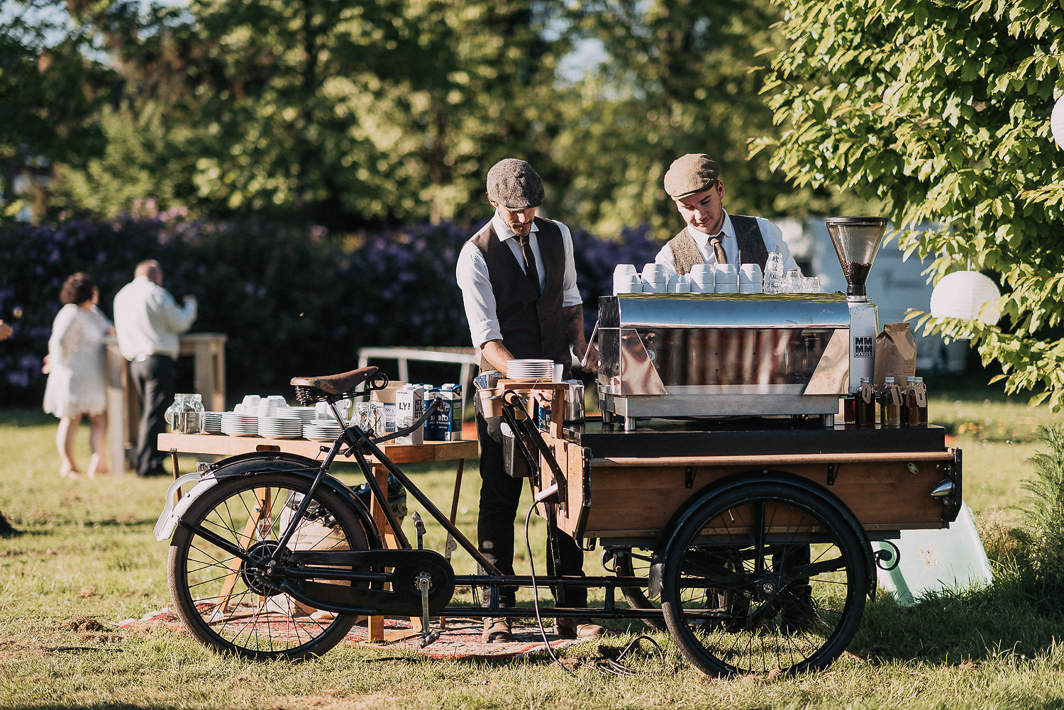 Kaffewagen für Hochzeitsgäste – gesehen bei frauimmer-herrewig.de