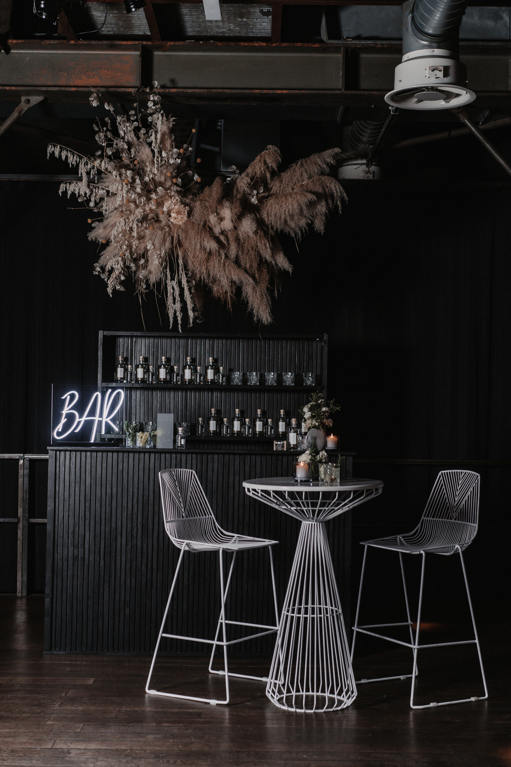 Schwarze Bar White Odyssey - NIMMPLATZ – gesehen bei frauimmer-herrewig.de