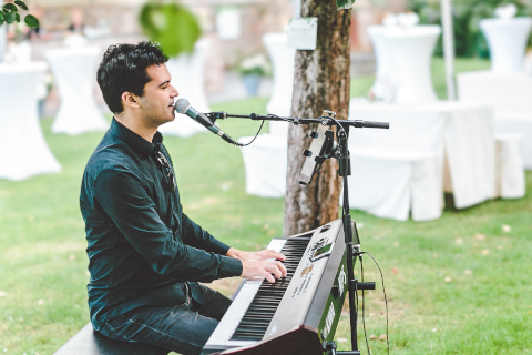 Eugen Nevo | Voice & Piano