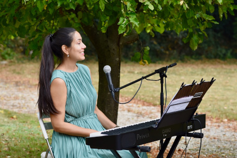 Vera Rivera - Hochzeitssängerin & Pianistin