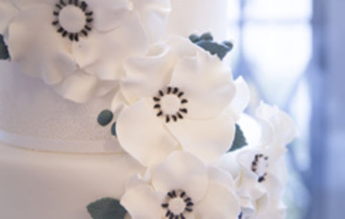 So entsteht eine Hochzeitstorte